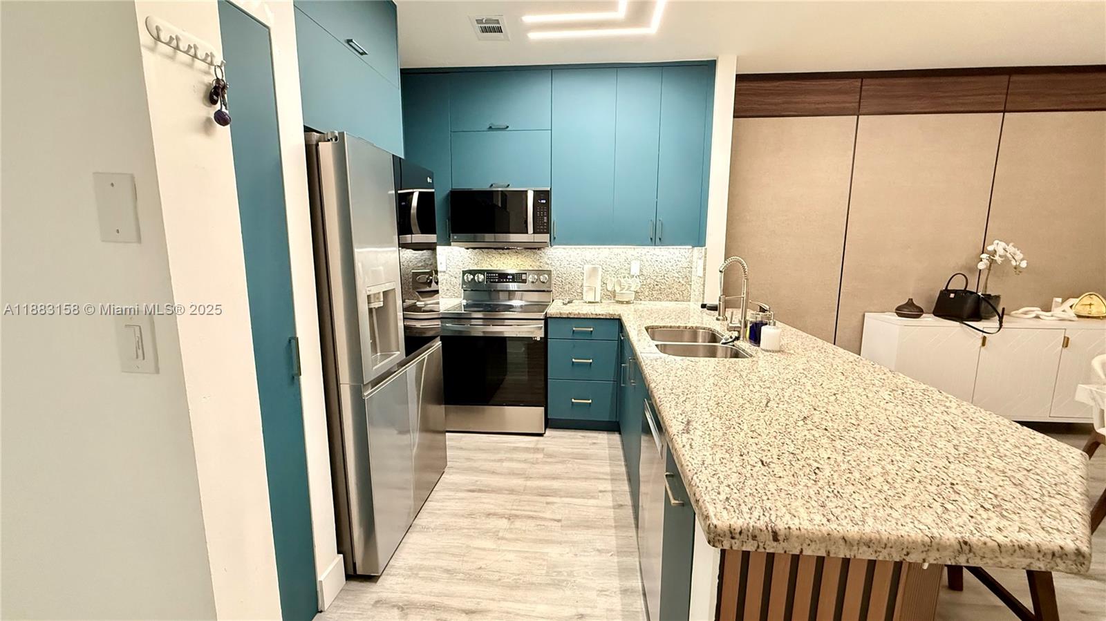 LAS BRISAS AT DORAL CONDO - Residential Lease