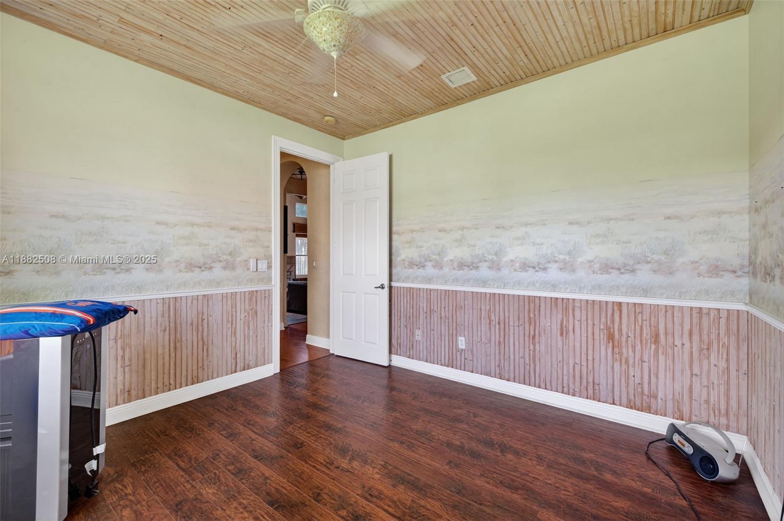 LONG LAKE RANCHES - Residential