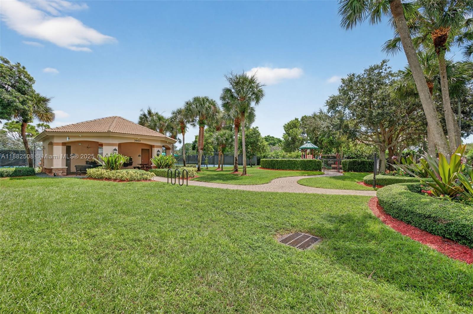 LONG LAKE RANCHES - Residential