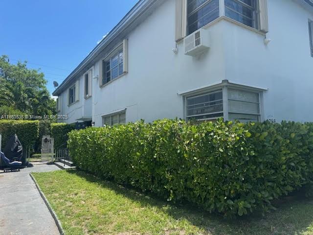 Corner unit!! lots of light. Located on the exclusive Marseille Dr street.