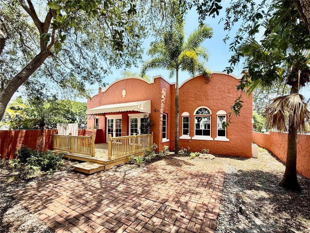 Photo of 1318 SE 2nd Ave, Fort Lauderdale, FL 33316 (MLS # A12067216)