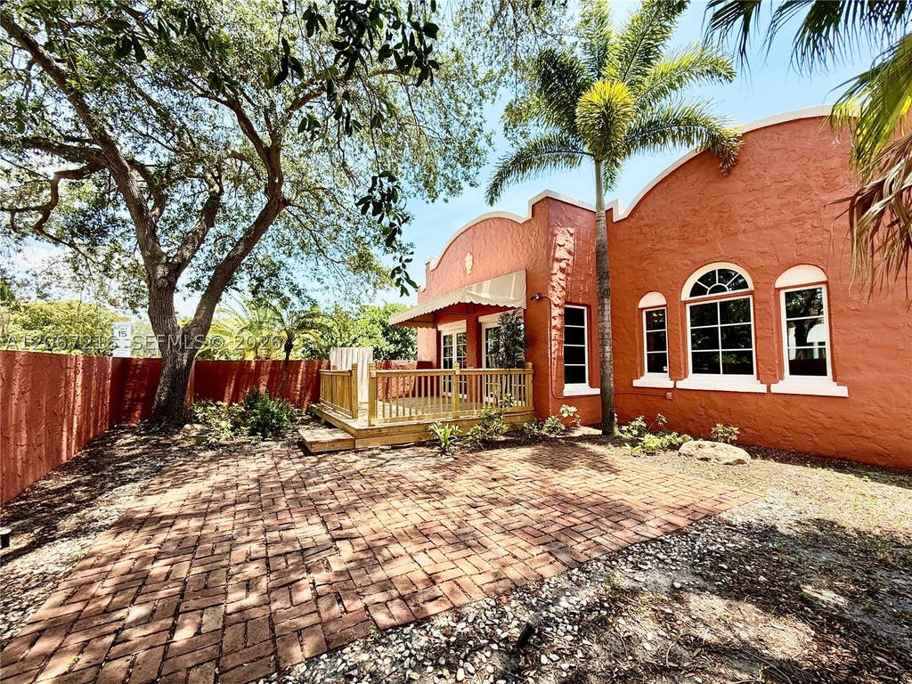 Photo of 1318 SE 2nd Ave, Fort Lauderdale, FL 33316 (MLS # A12067216)