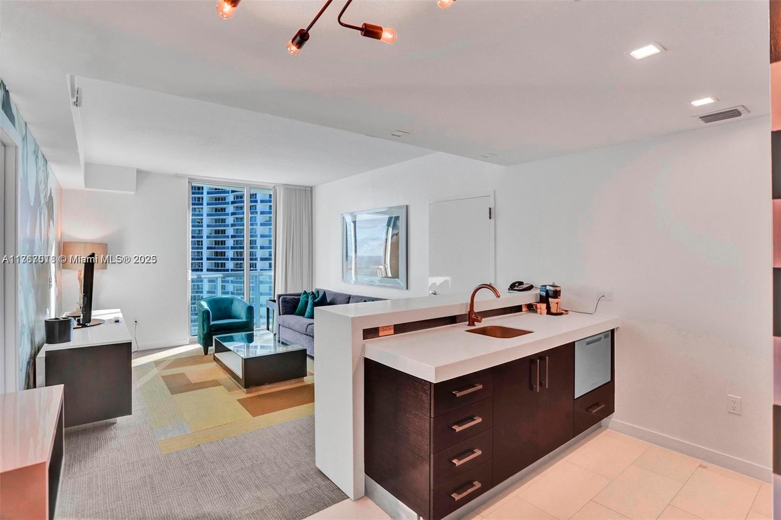 17315 Collins Ave 2007, Sunny Isles Beach, Miami-Dade County, Florida - 1 Bedrooms  
1 Bathrooms - 