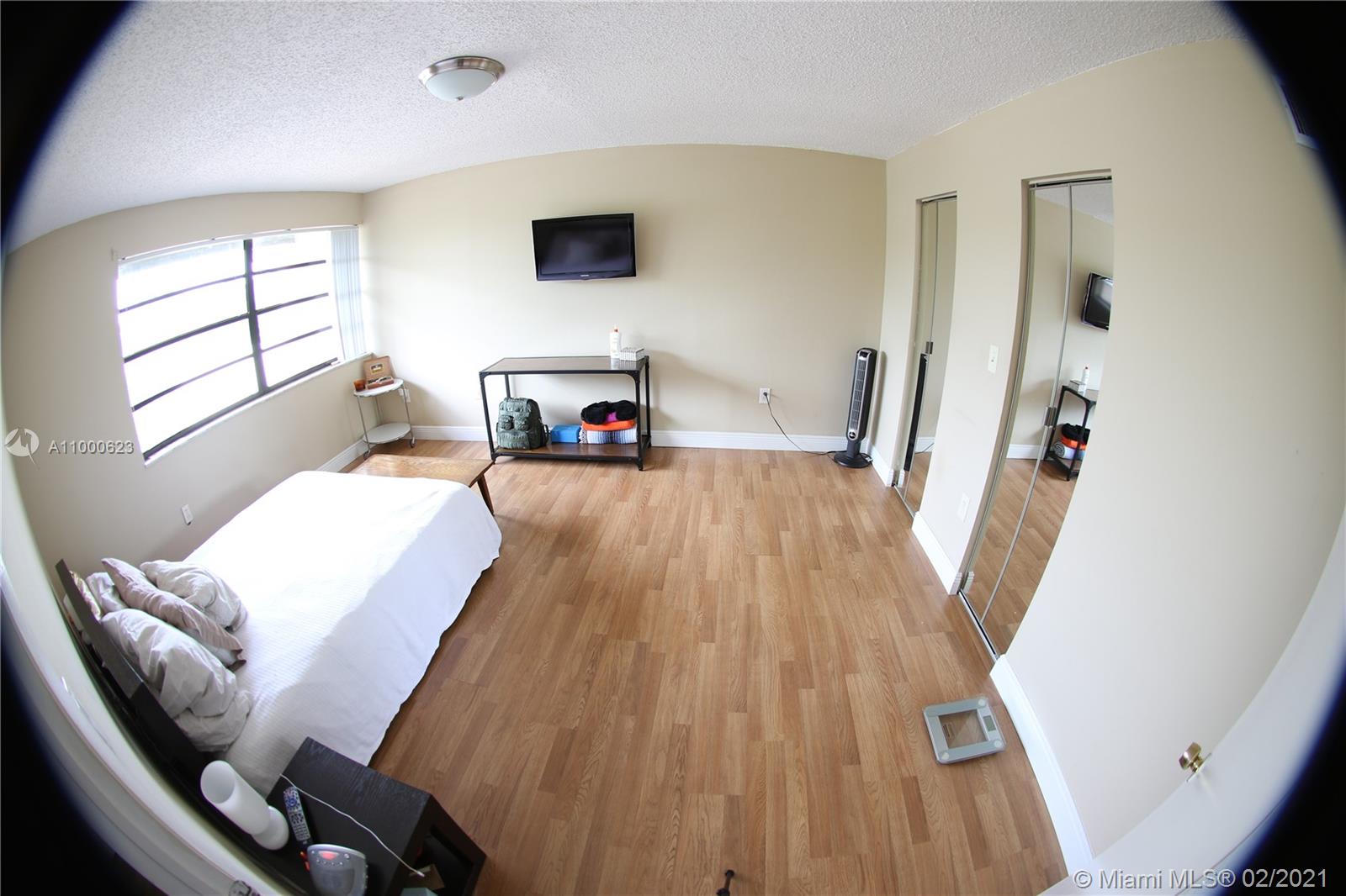 SNAPPER CREEK TOWNHOUSES - Residential Lease