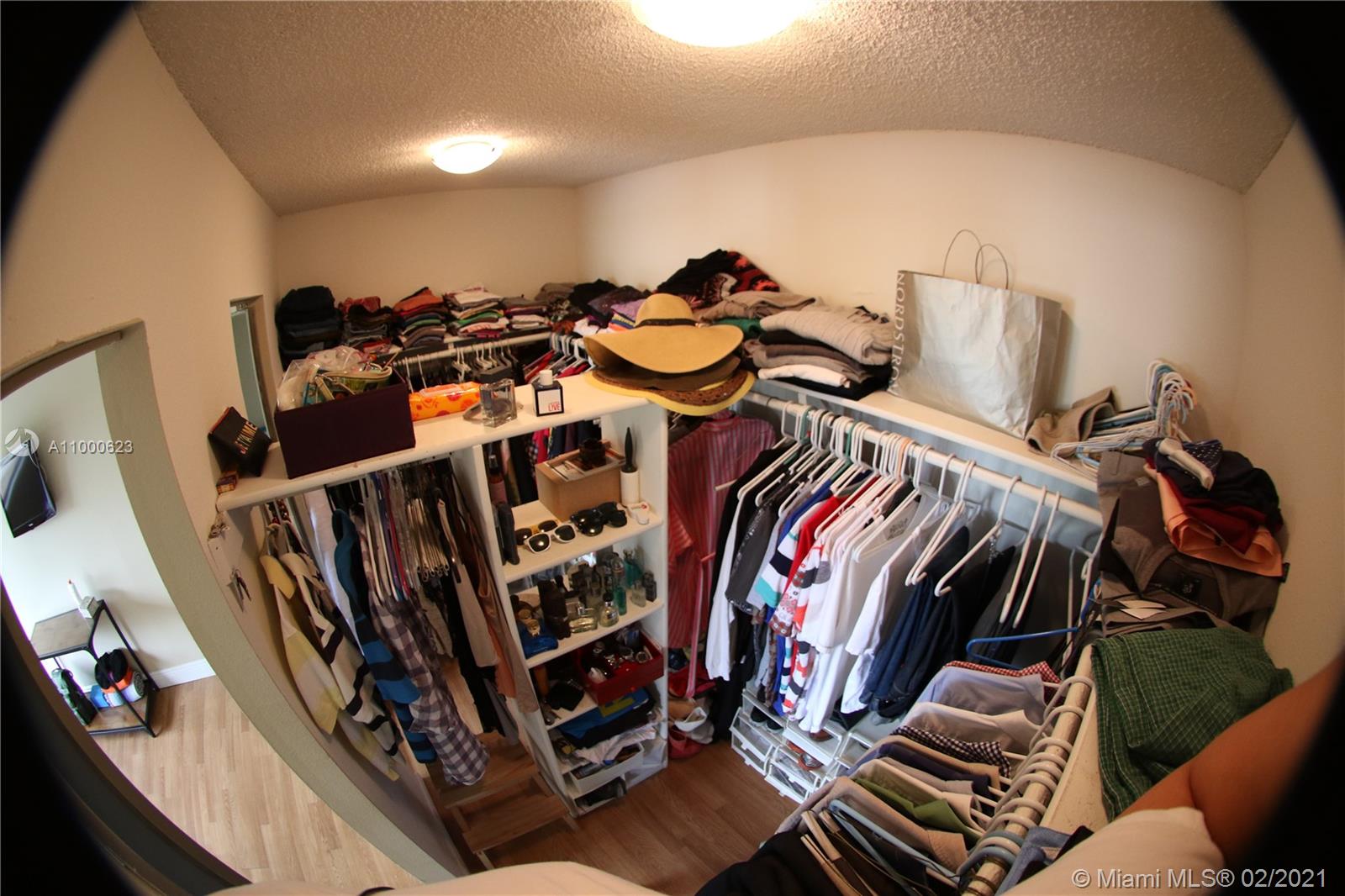 SNAPPER CREEK TOWNHOUSES - Residential Lease