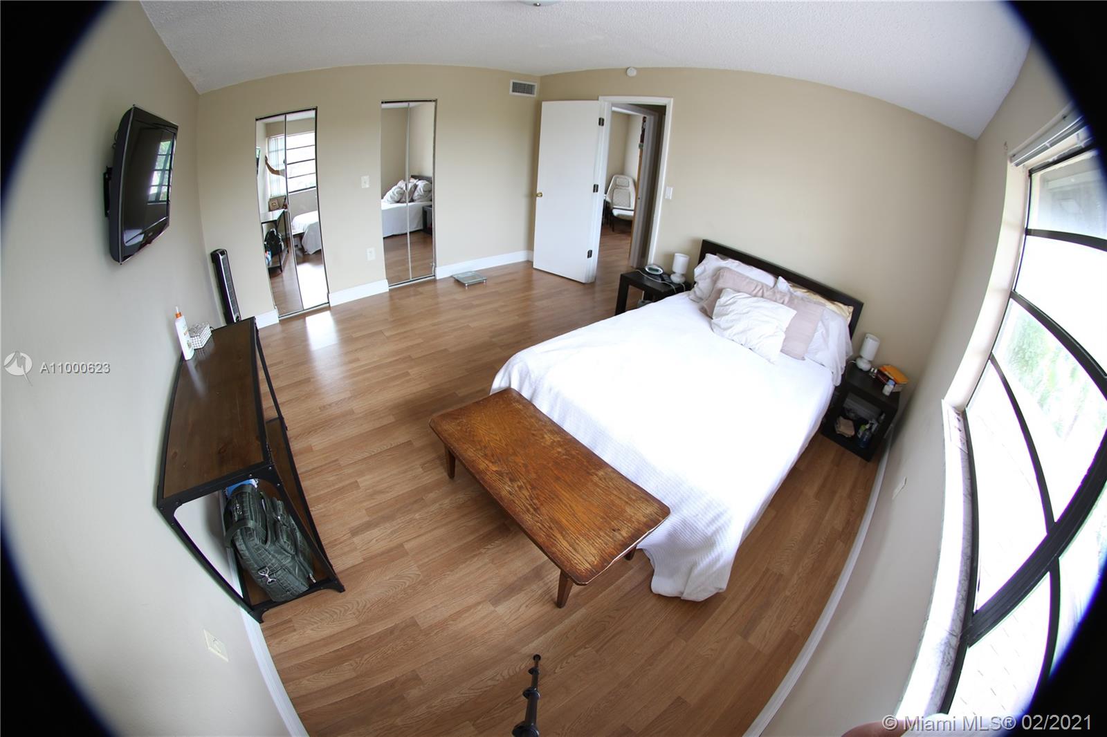 SNAPPER CREEK TOWNHOUSES - Residential Lease