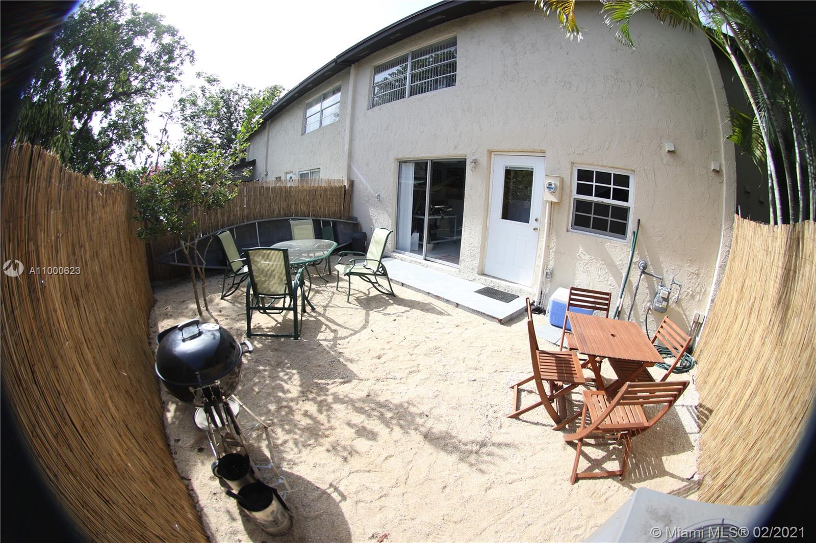 SNAPPER CREEK TOWNHOUSES - Residential Lease