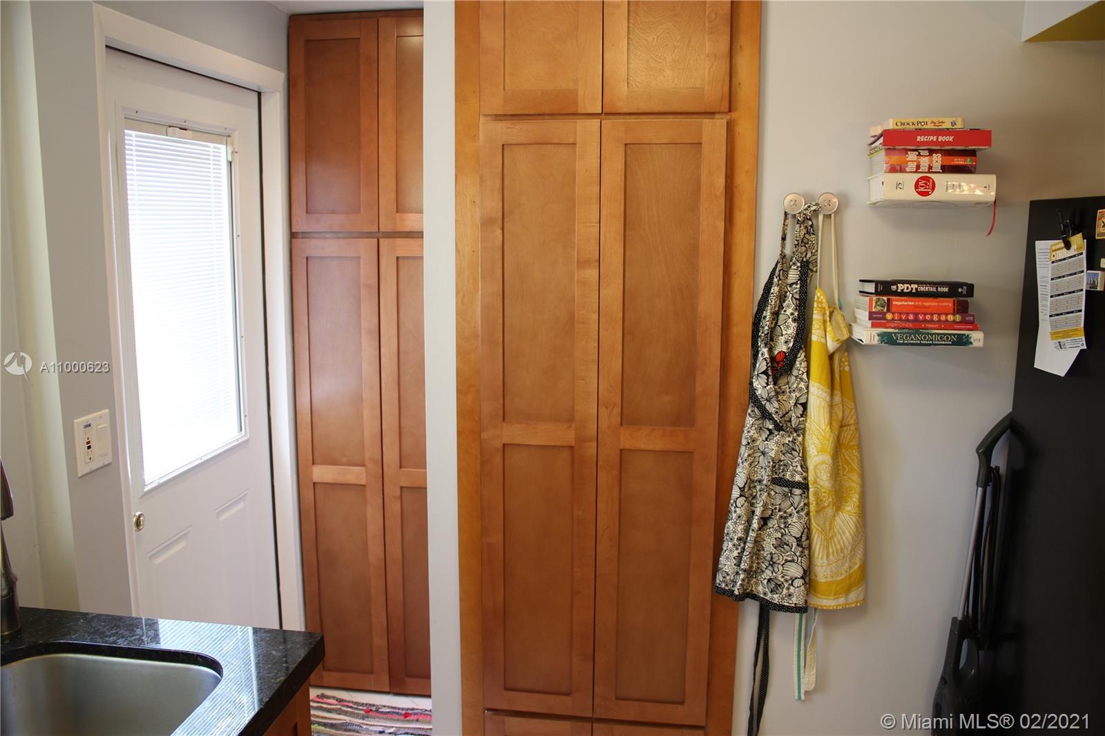 SNAPPER CREEK TOWNHOUSES - Residential Lease