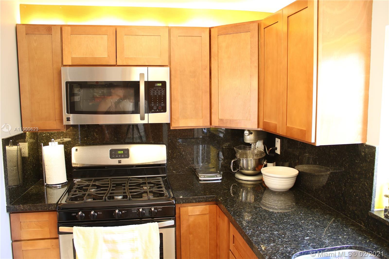 SNAPPER CREEK TOWNHOUSES - Residential Lease