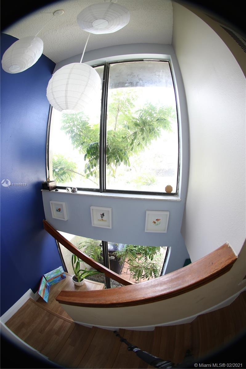 SNAPPER CREEK TOWNHOUSES - Residential Lease