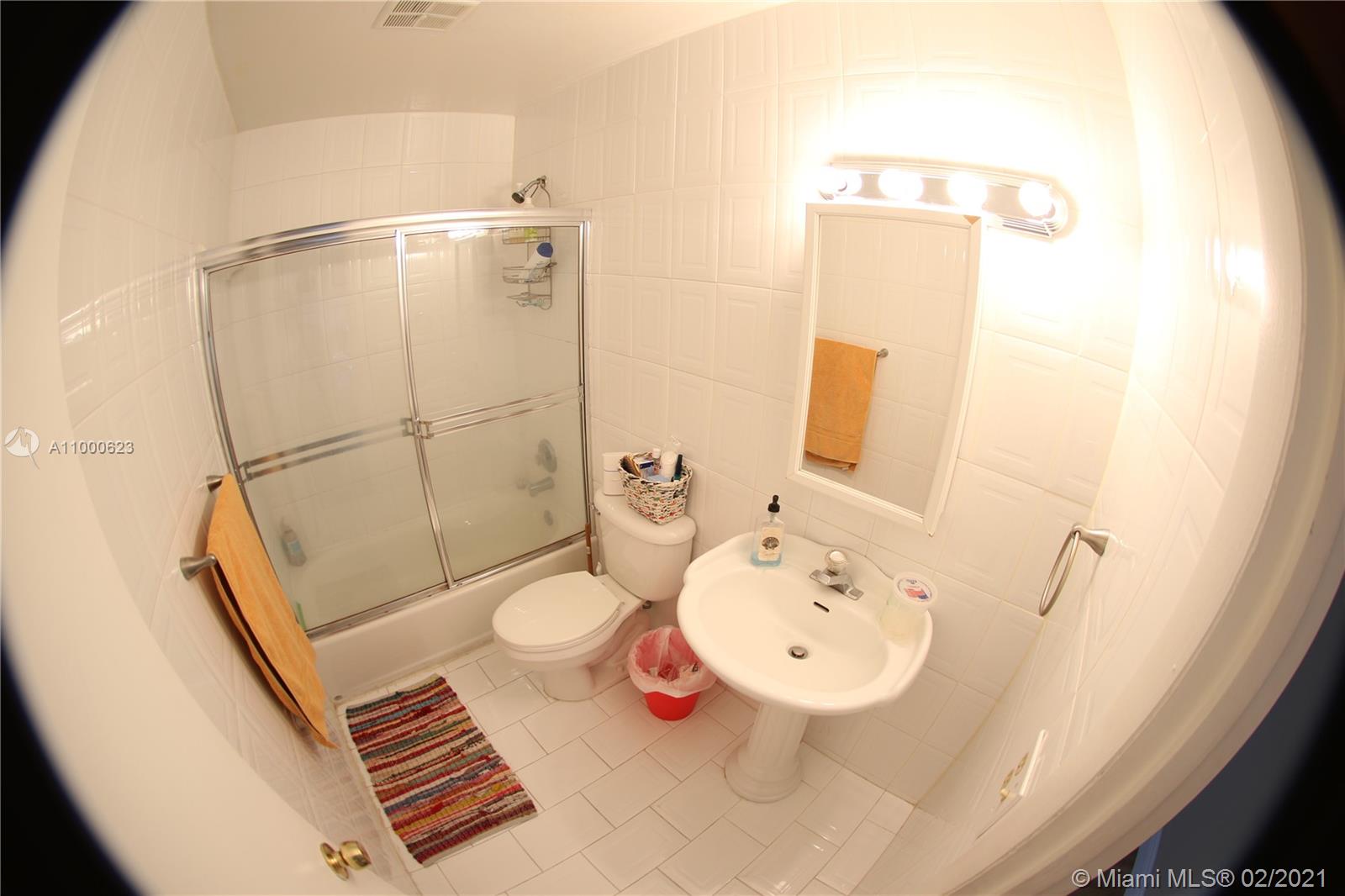 SNAPPER CREEK TOWNHOUSES - Residential Lease