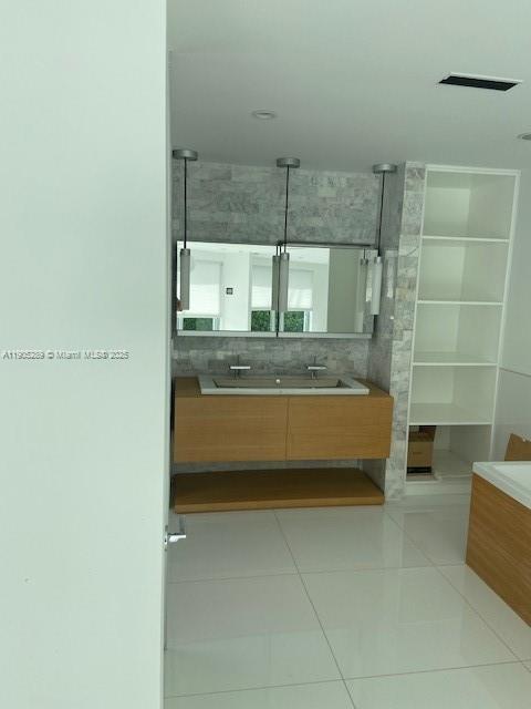 NORMANDY GOLF COURSE - Residential Lease