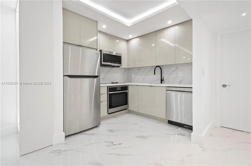 215 Ne 16th Ave 105, Fort Lauderdale, Broward County, Florida - 1 Bedrooms  
1 Bathrooms - 