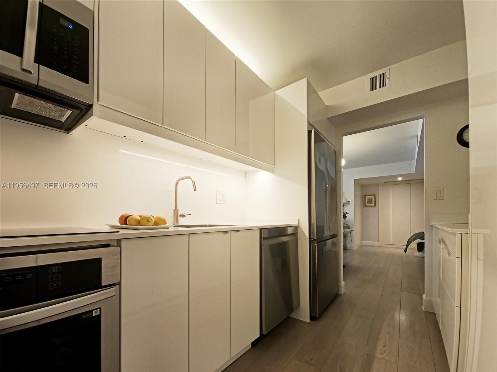 BRICKELL BAY CLUB CONDO - Residential