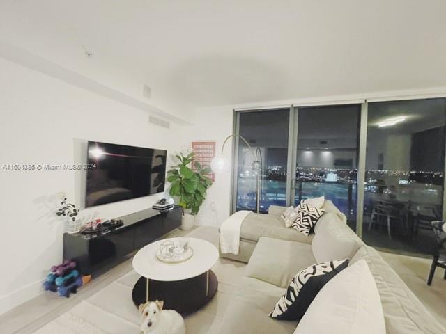 121 NE 34th St 1409