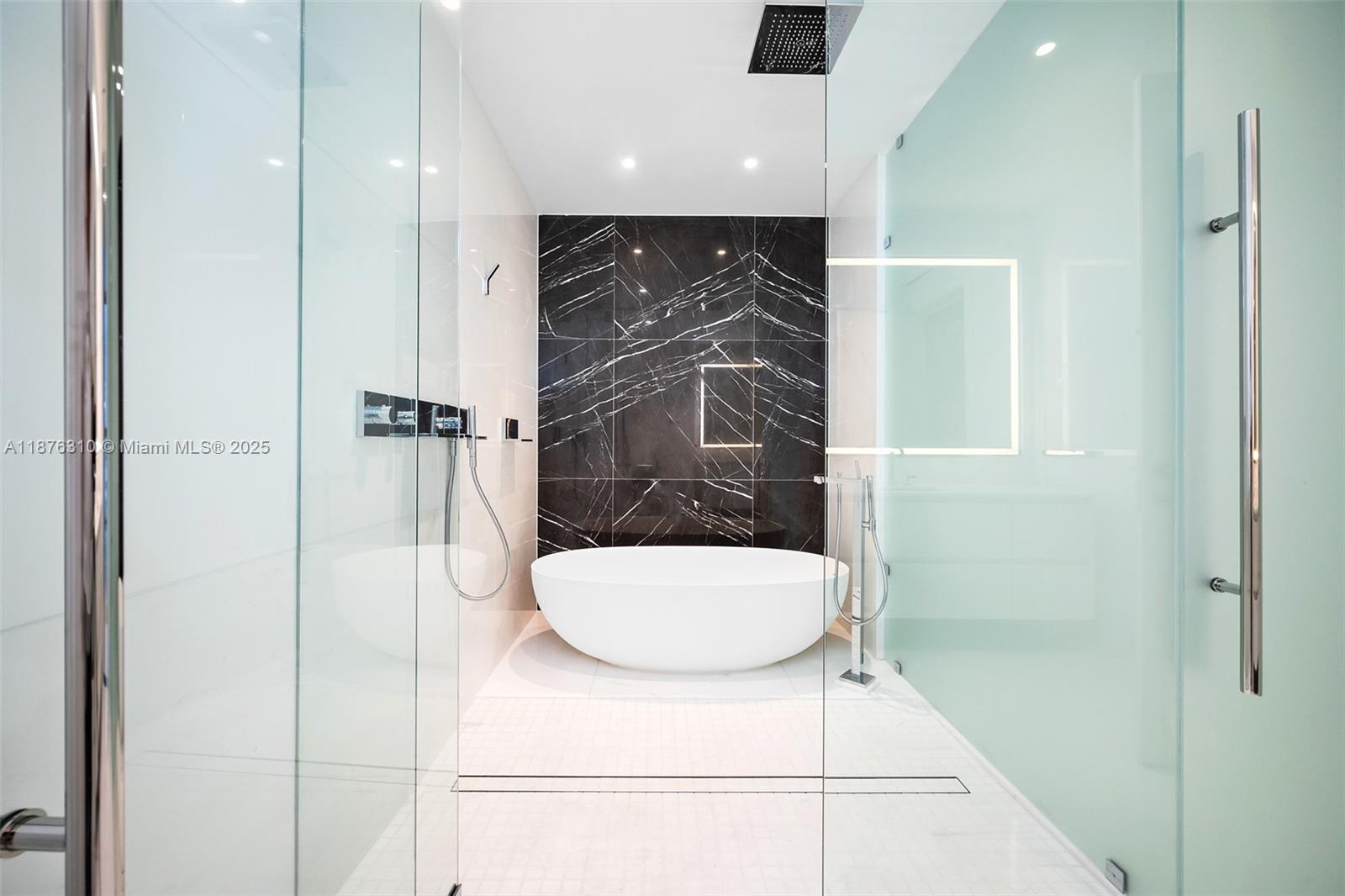 ASTON MARTIN RESIDENCES - Residential