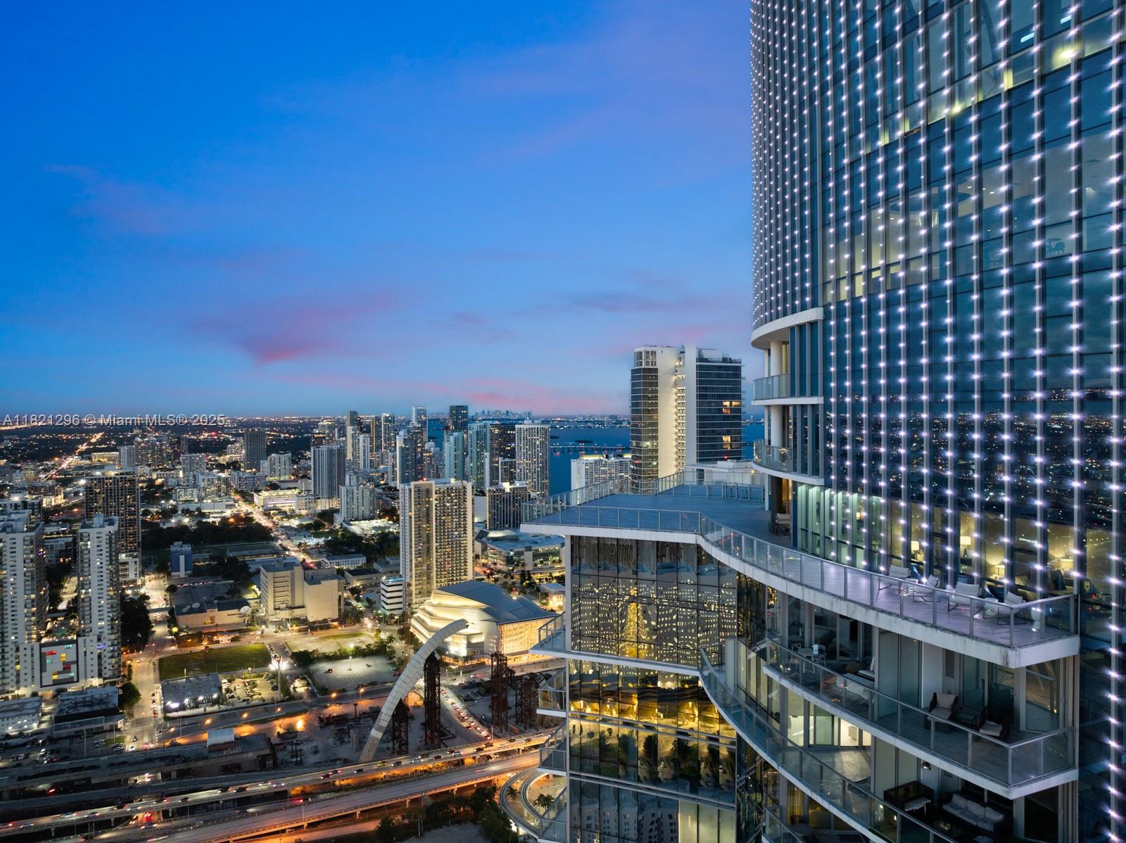 PARAMOUNT MIAMI WORLDCENT - Residential