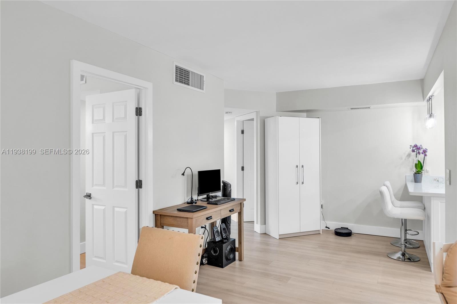 LIME BAY CONDOMINIUM 5 - Residential