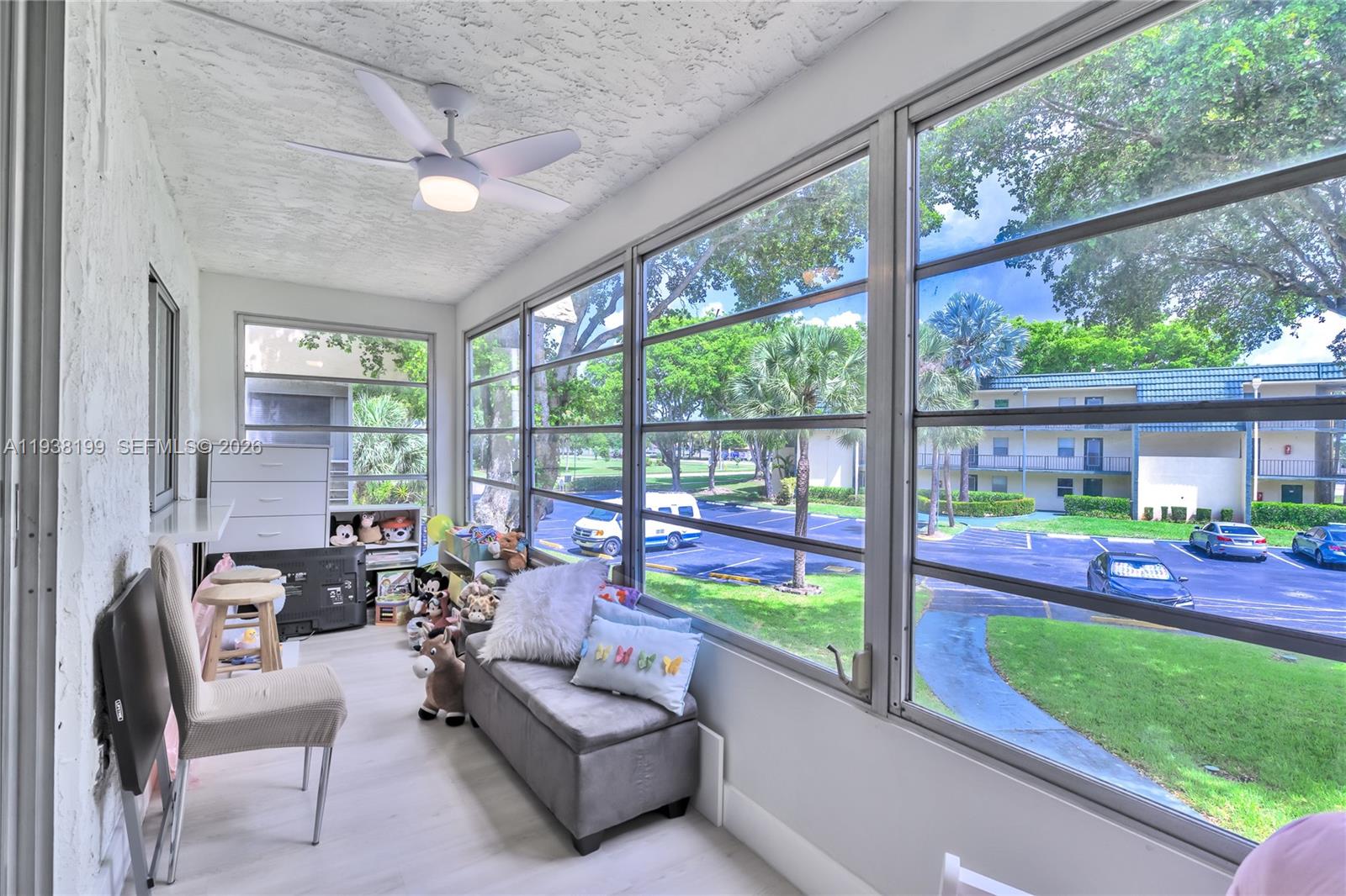 LIME BAY CONDOMINIUM 5 - Residential