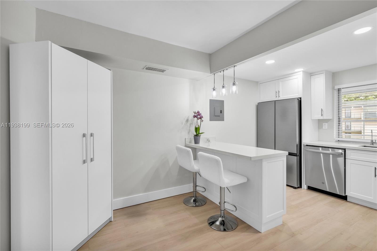 LIME BAY CONDOMINIUM 5 - Residential