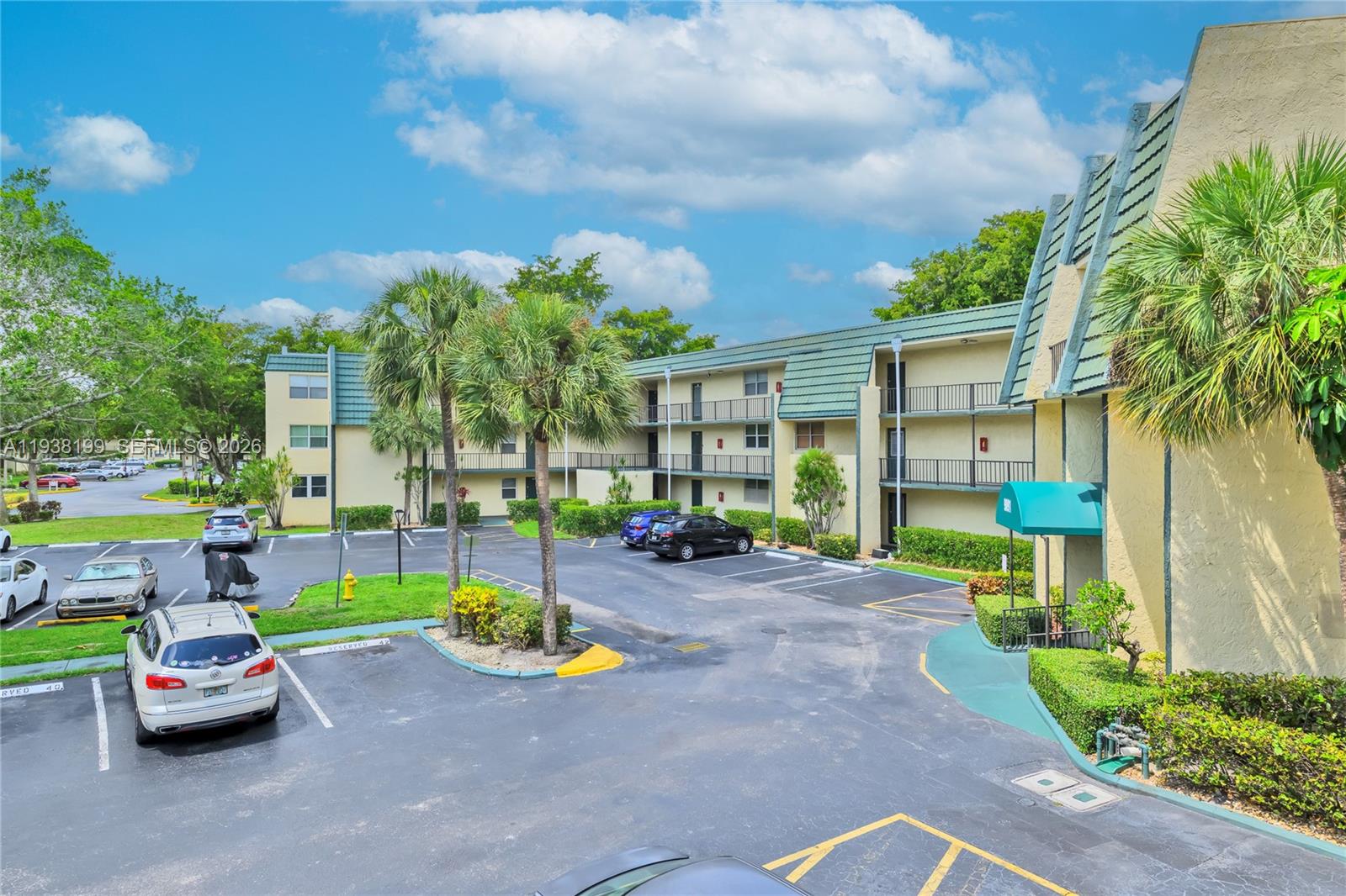 LIME BAY CONDOMINIUM 5 - Residential