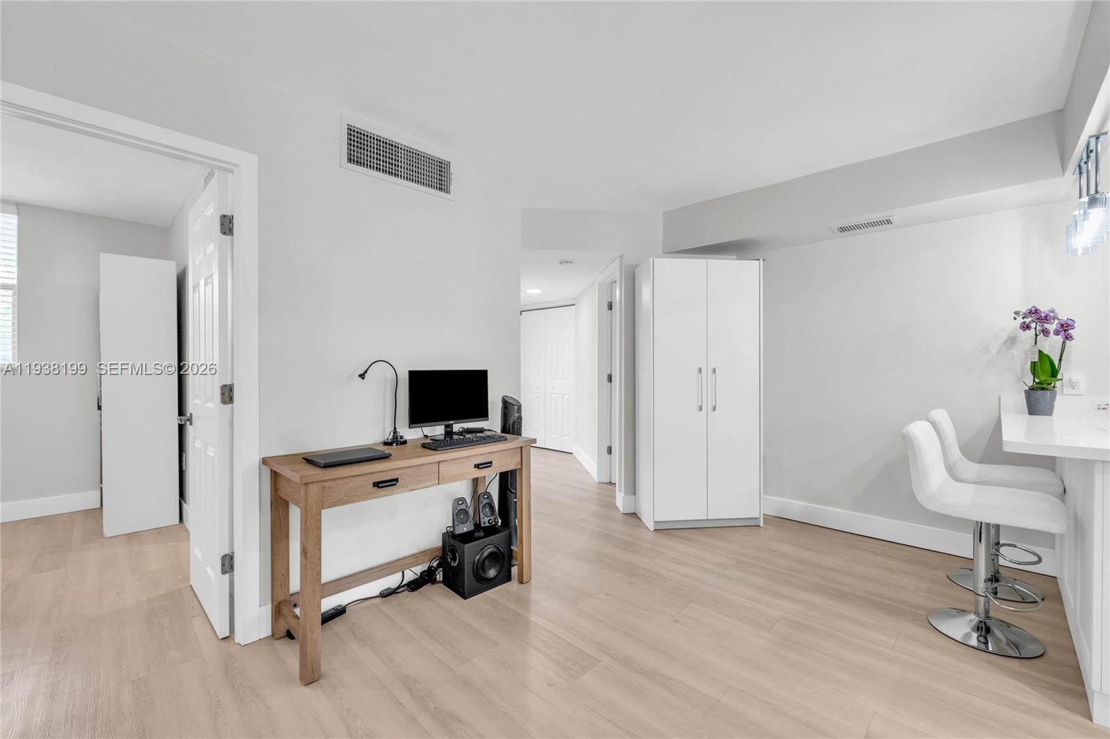 LIME BAY CONDOMINIUM 5 - Residential