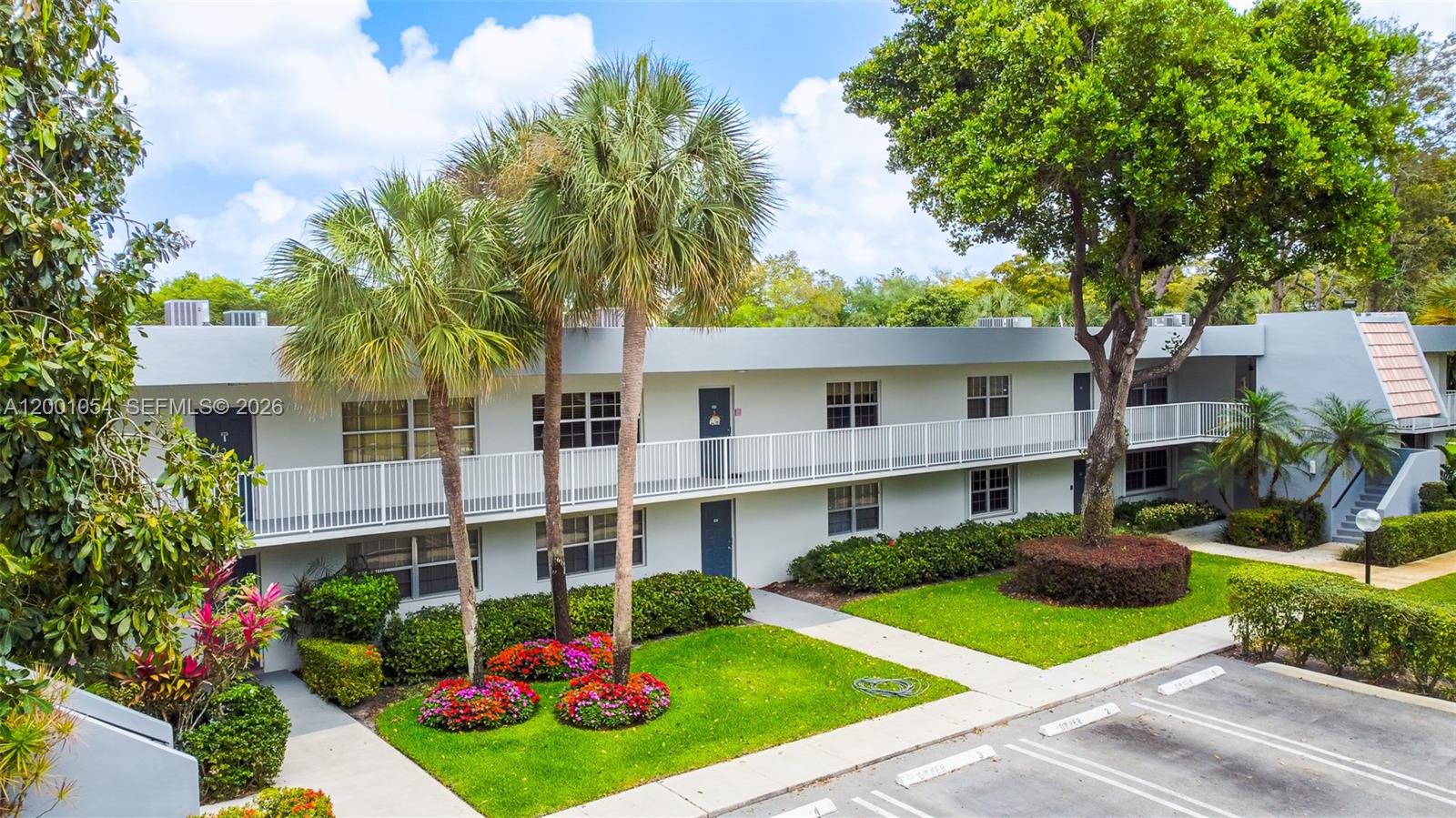 4221 W Palm Aire Dr 203