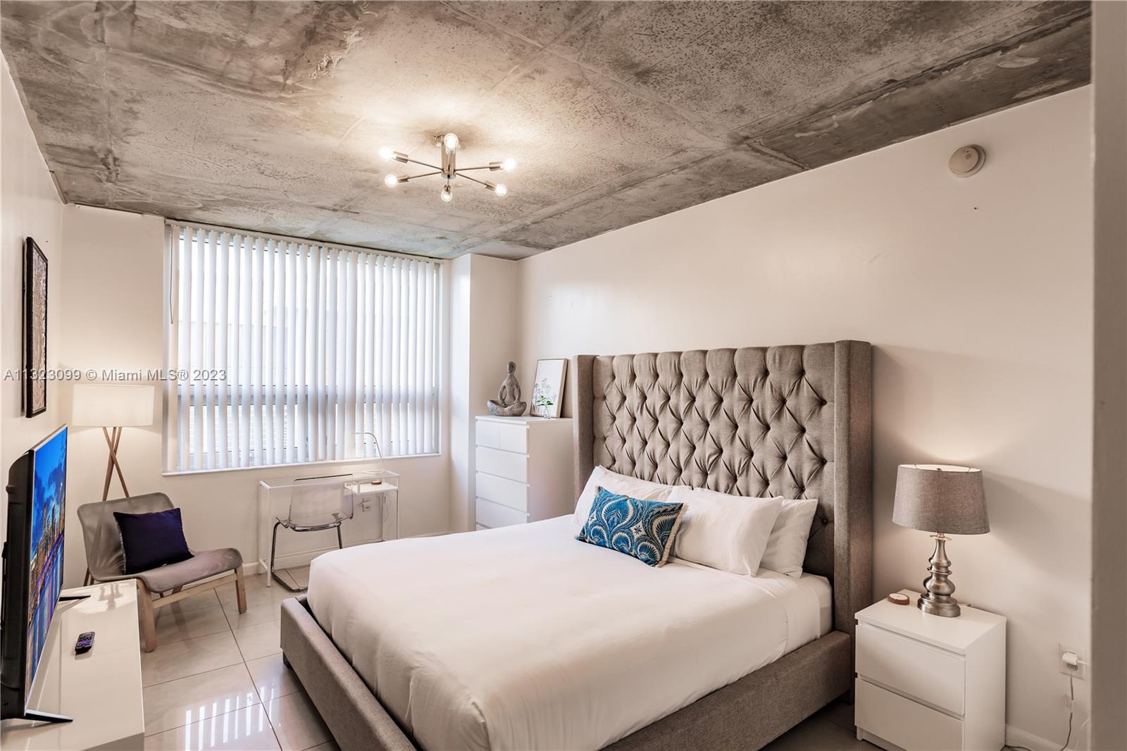 MIDBLOCK MIAMI CONDO - Residential