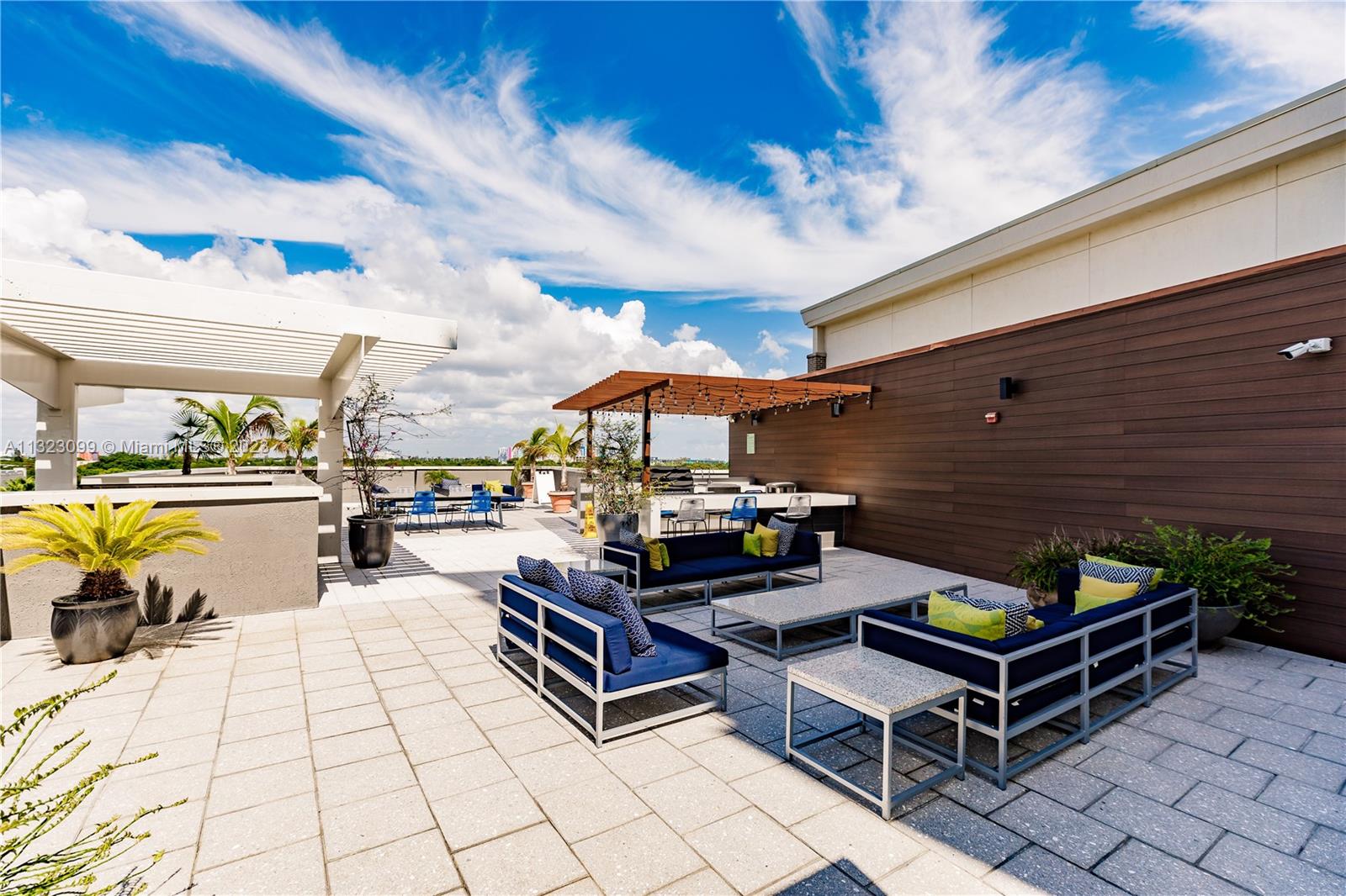 MIDBLOCK MIAMI CONDO - Residential