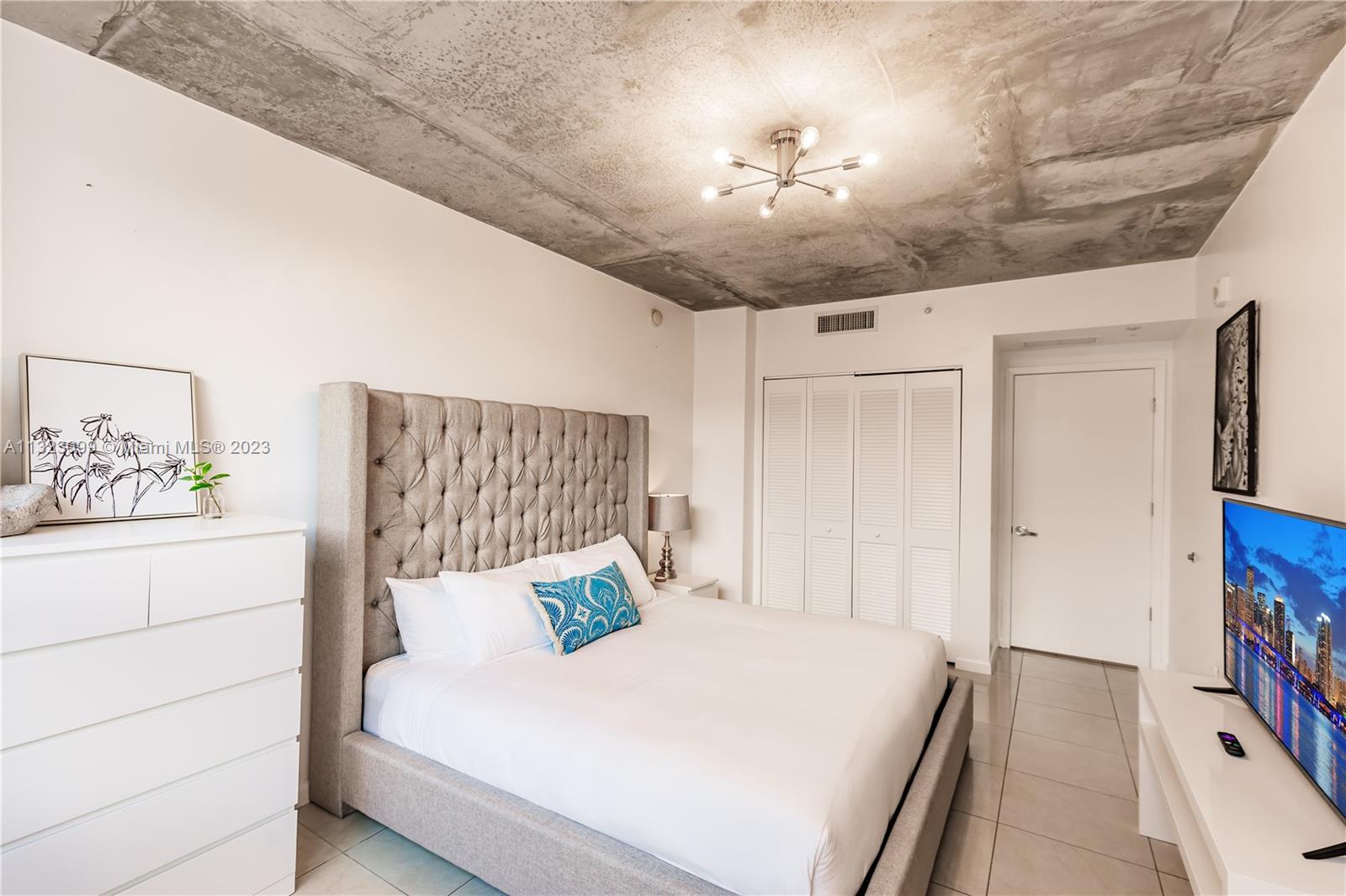 MIDBLOCK MIAMI CONDO - Residential