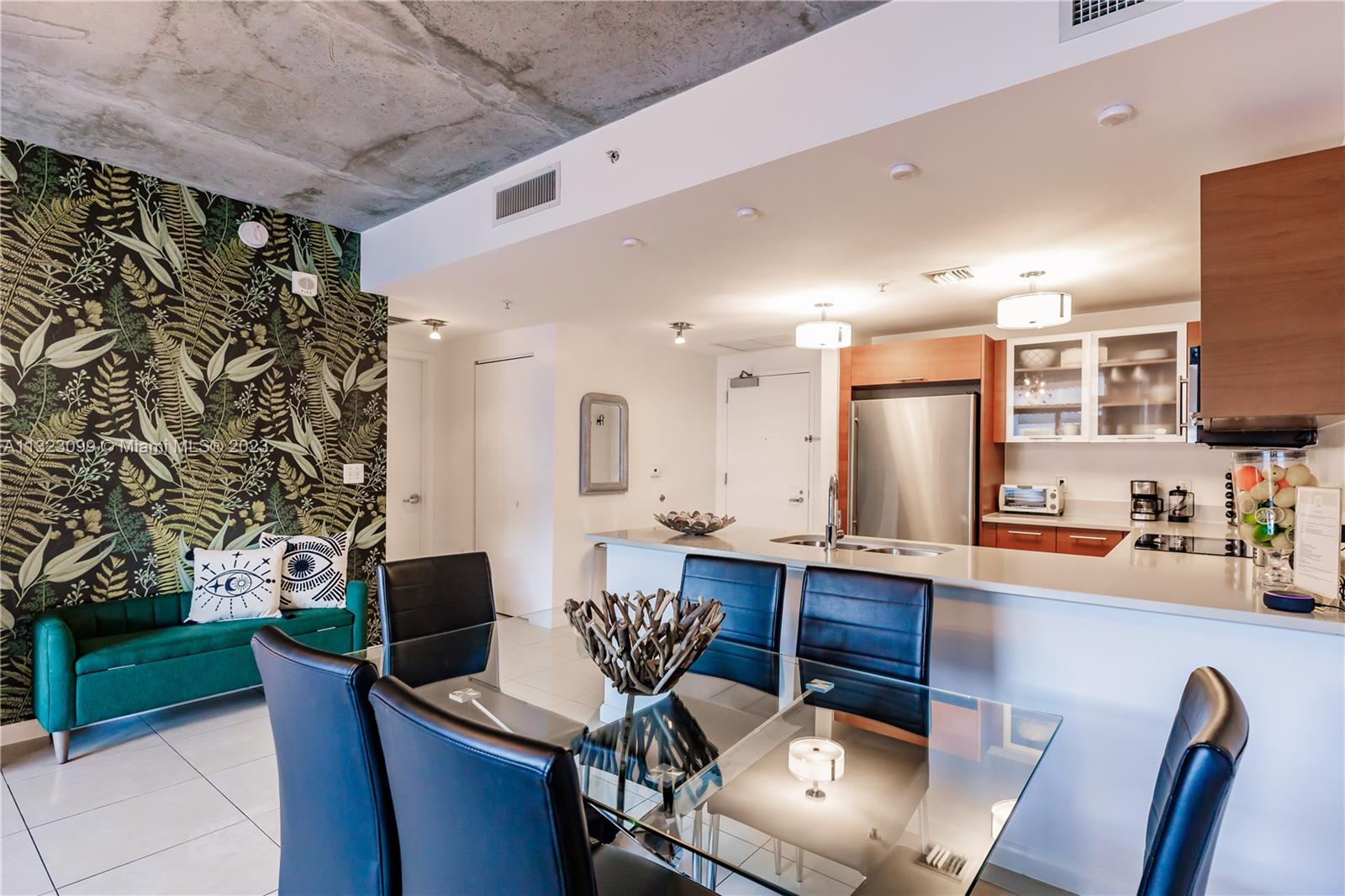 MIDBLOCK MIAMI CONDO - Residential