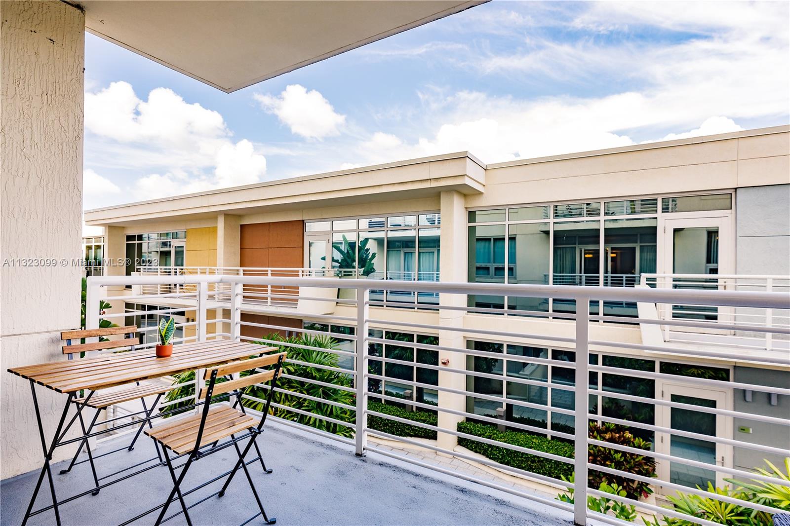 MIDBLOCK MIAMI CONDO - Residential