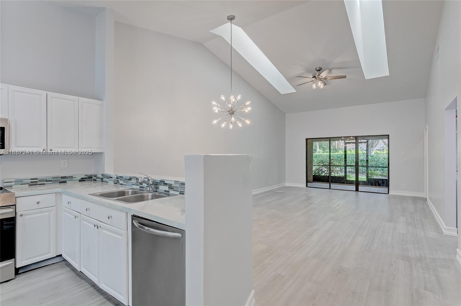 VILLAS OF GLENGARY - Residential Lease