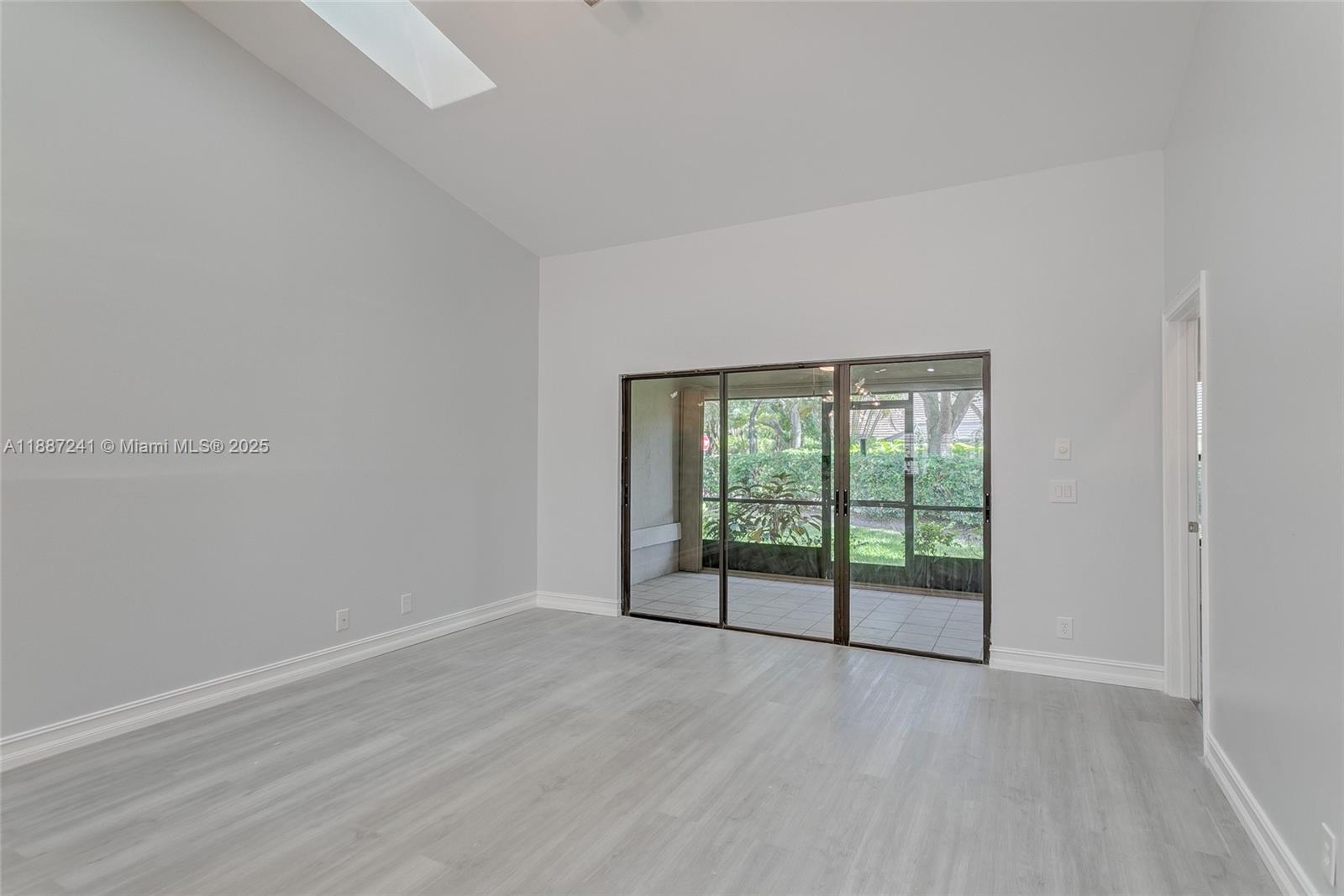 VILLAS OF GLENGARY - Residential Lease