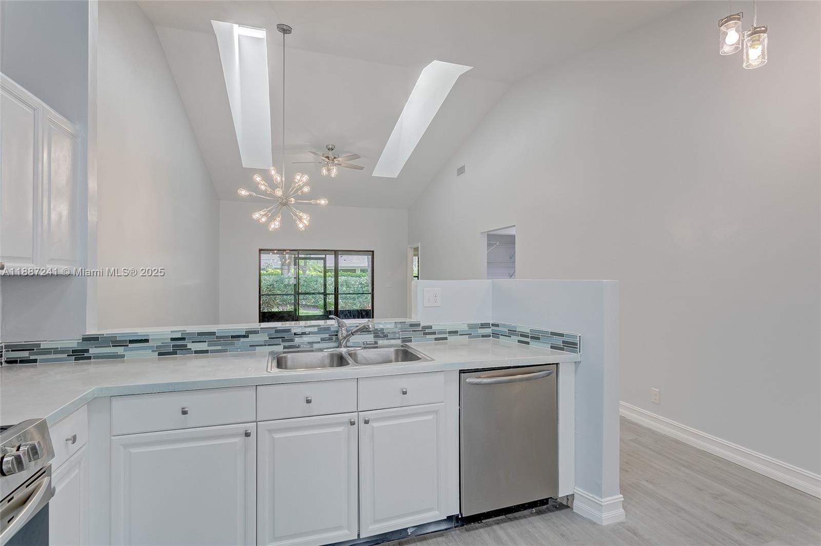 VILLAS OF GLENGARY - Residential Lease