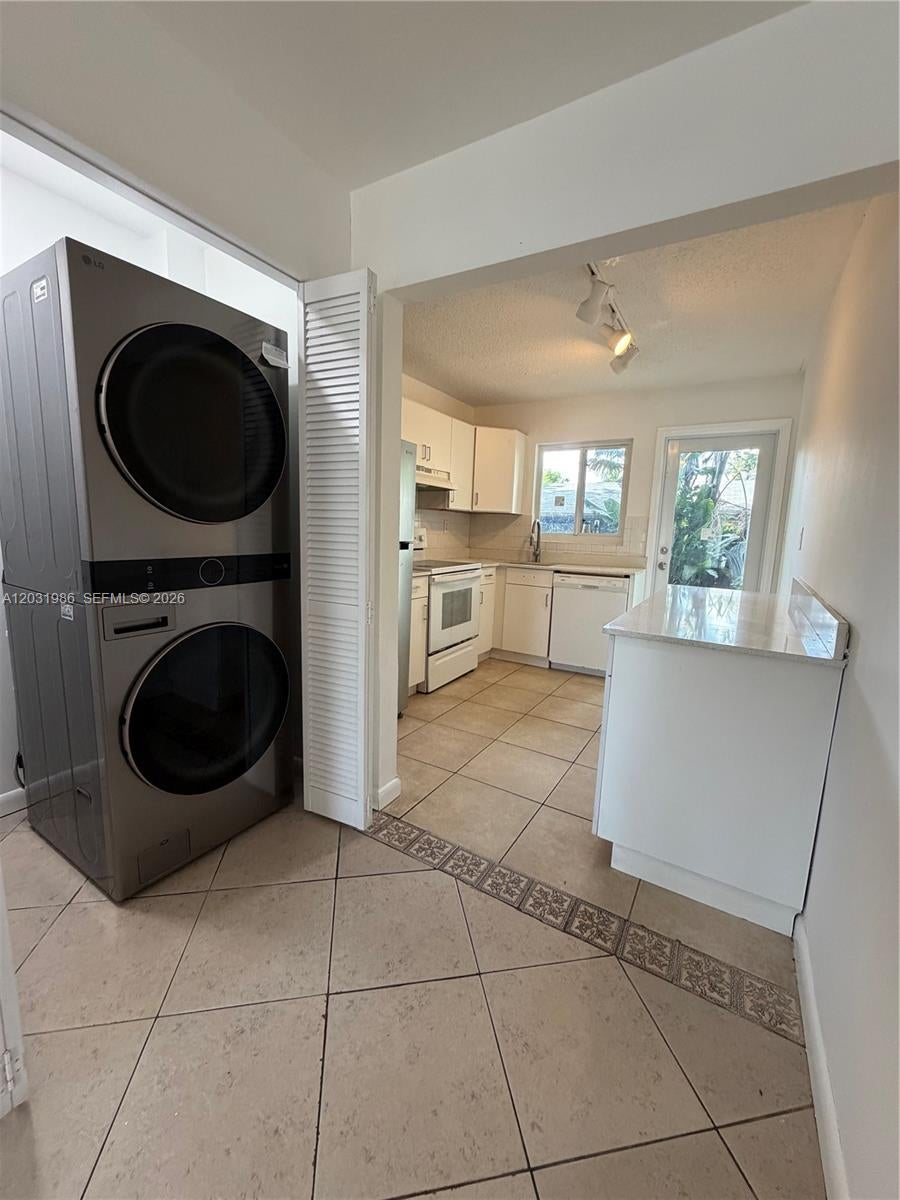 Photo of 1831 SW 24th St #W, Fort Lauderdale, FL 33315 (MLS # A12031986)