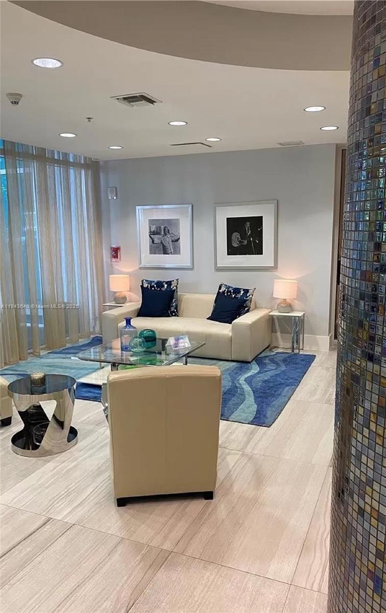 TERRAZAS RIVERPARK VILLAG - Residential Lease