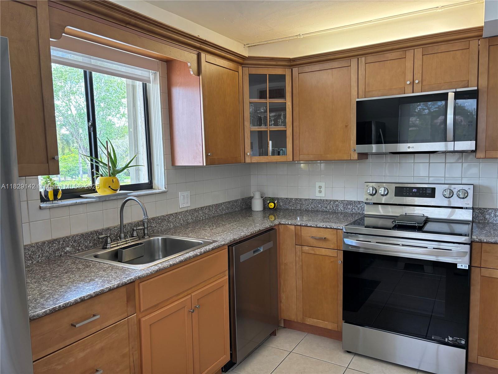 310 LAKEVIEW DR 201