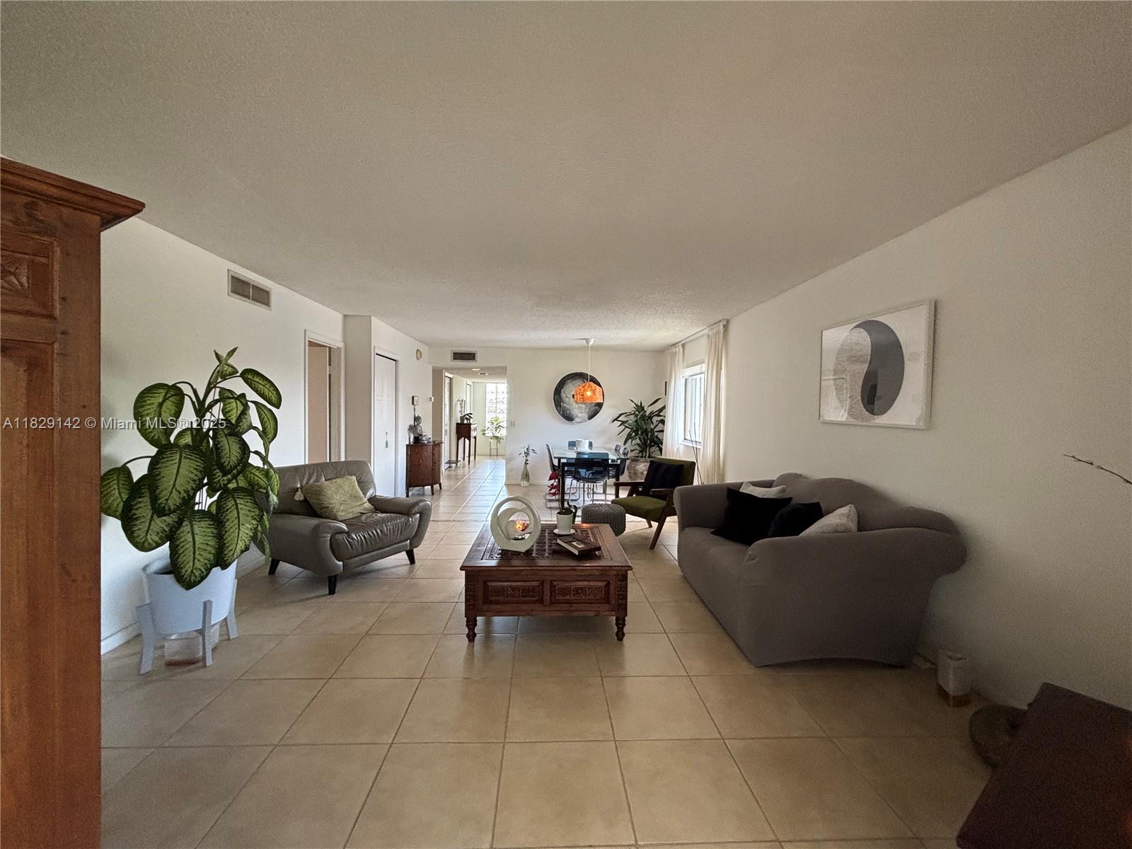 310 LAKEVIEW DR 201