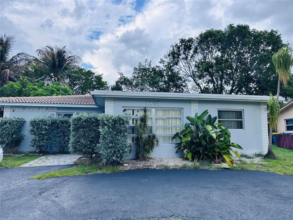 Photo of 6631 NW 84th St, Tamarac, FL 33321 (MLS # A12027850)