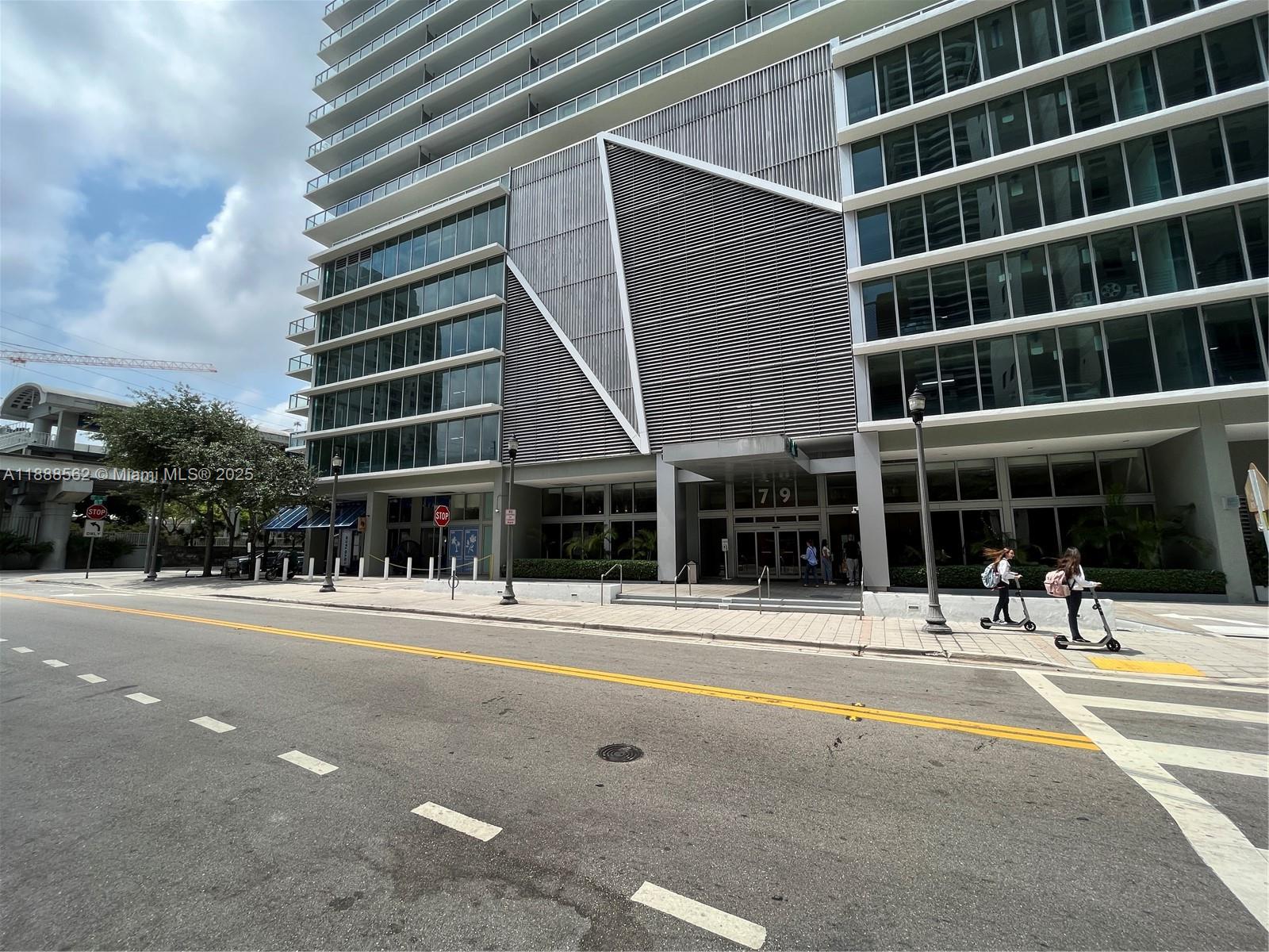 THE AXIS ON BRICKELL COND - Residential Lease