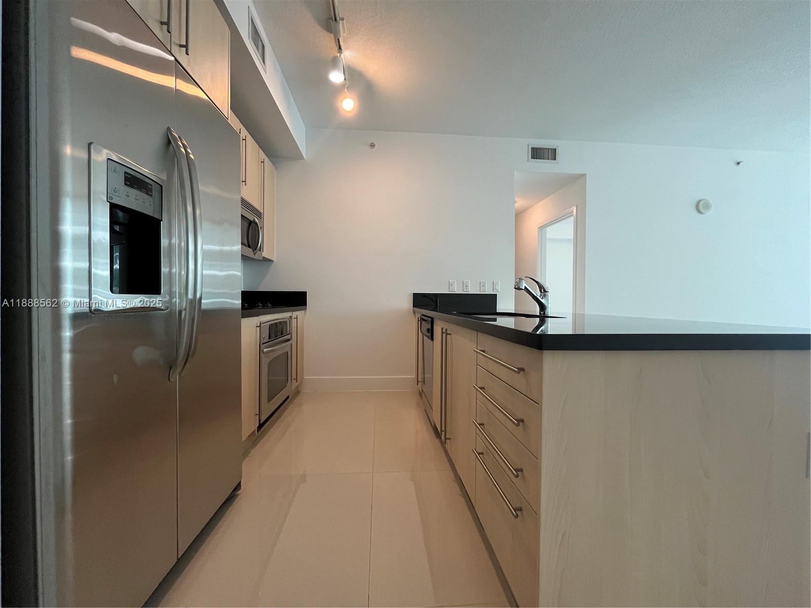 THE AXIS ON BRICKELL COND - Residential Lease