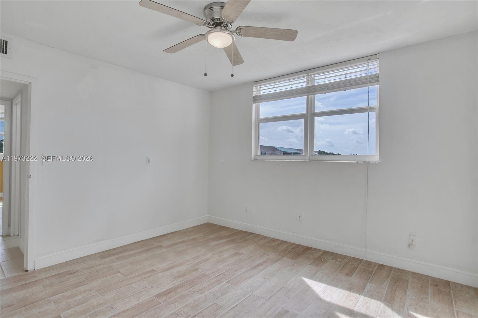 SOMERSET AT LAUDERDALE LA - Residential