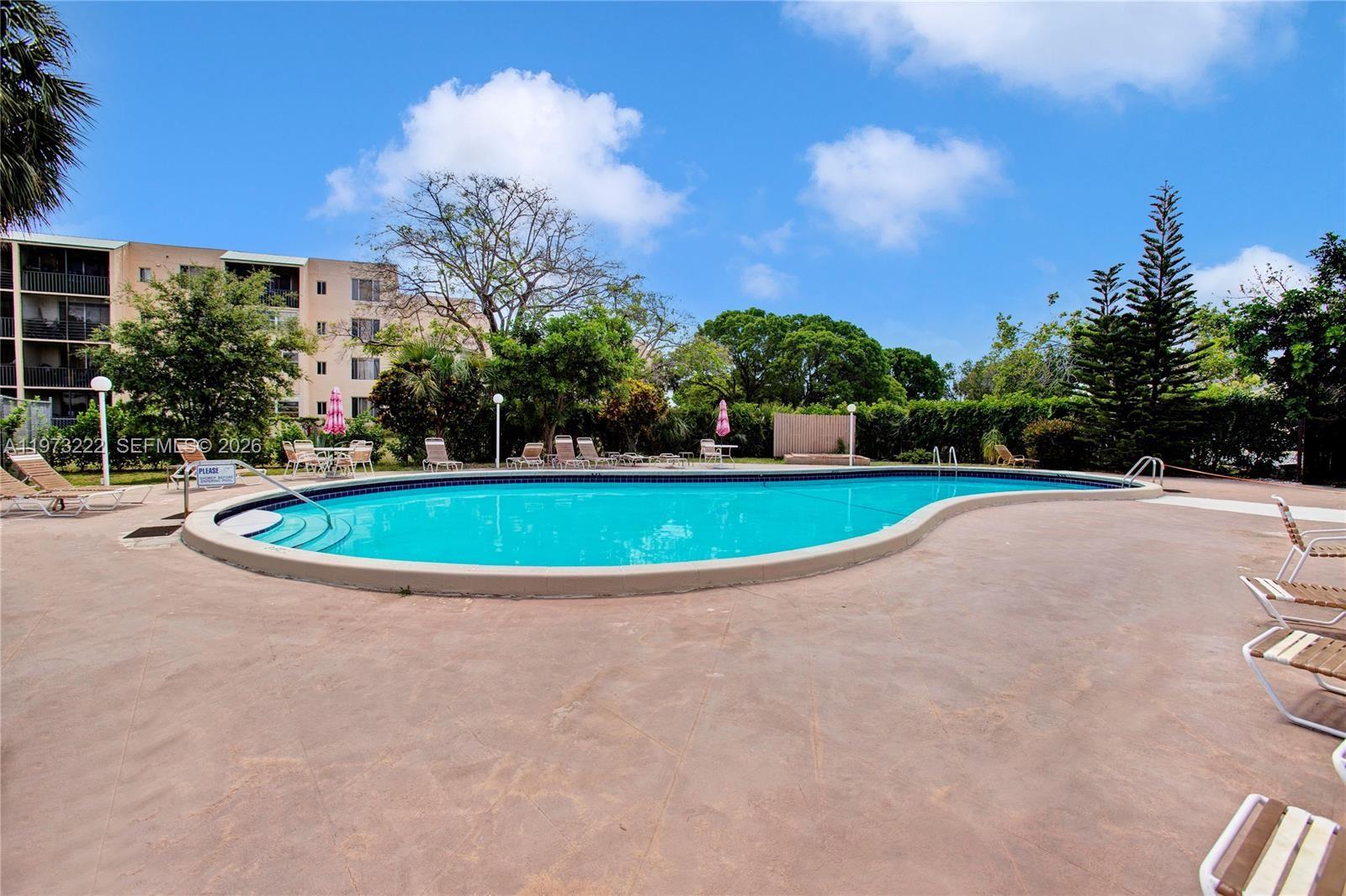 SOMERSET AT LAUDERDALE LA - Residential