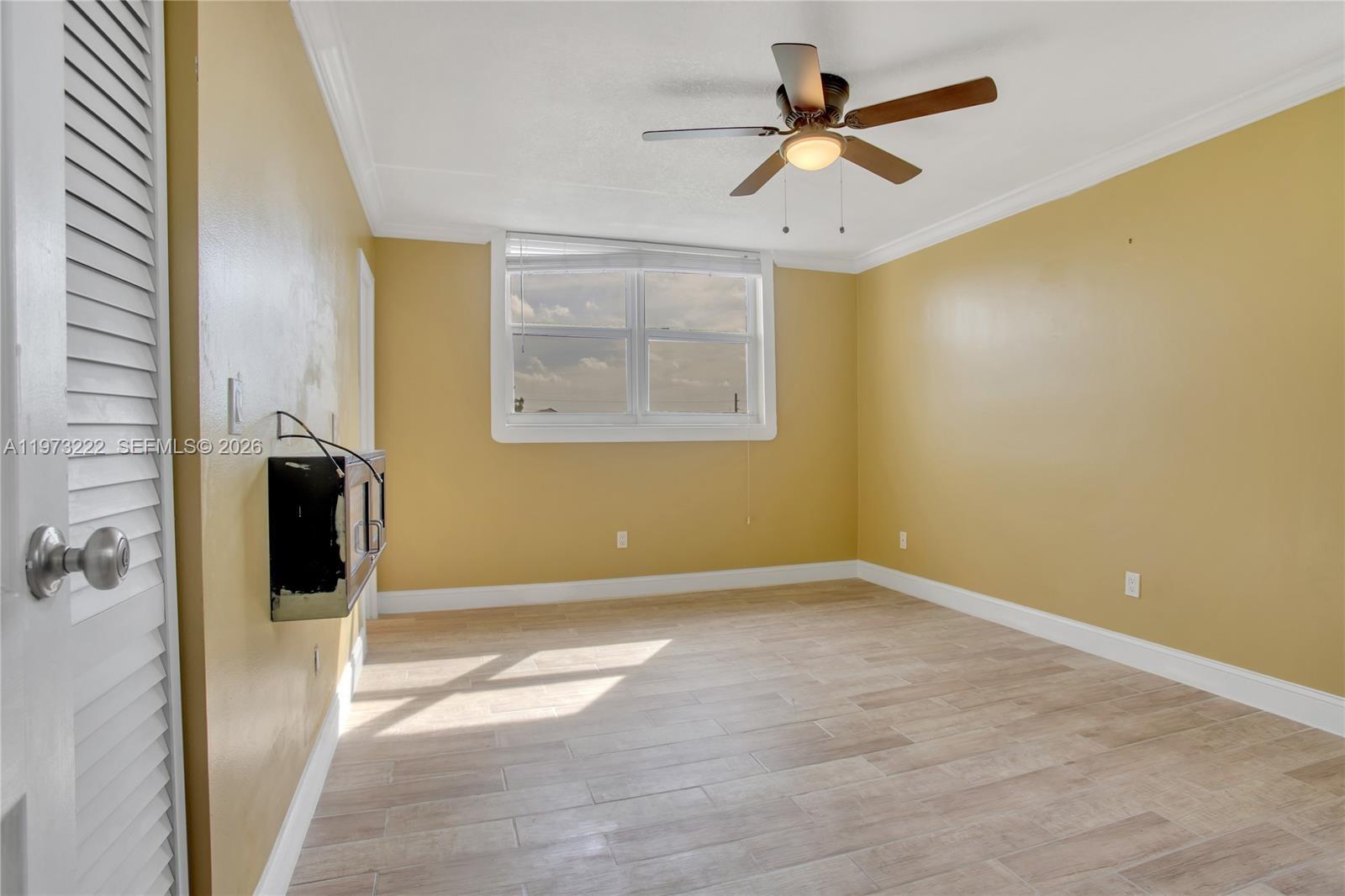 SOMERSET AT LAUDERDALE LA - Residential