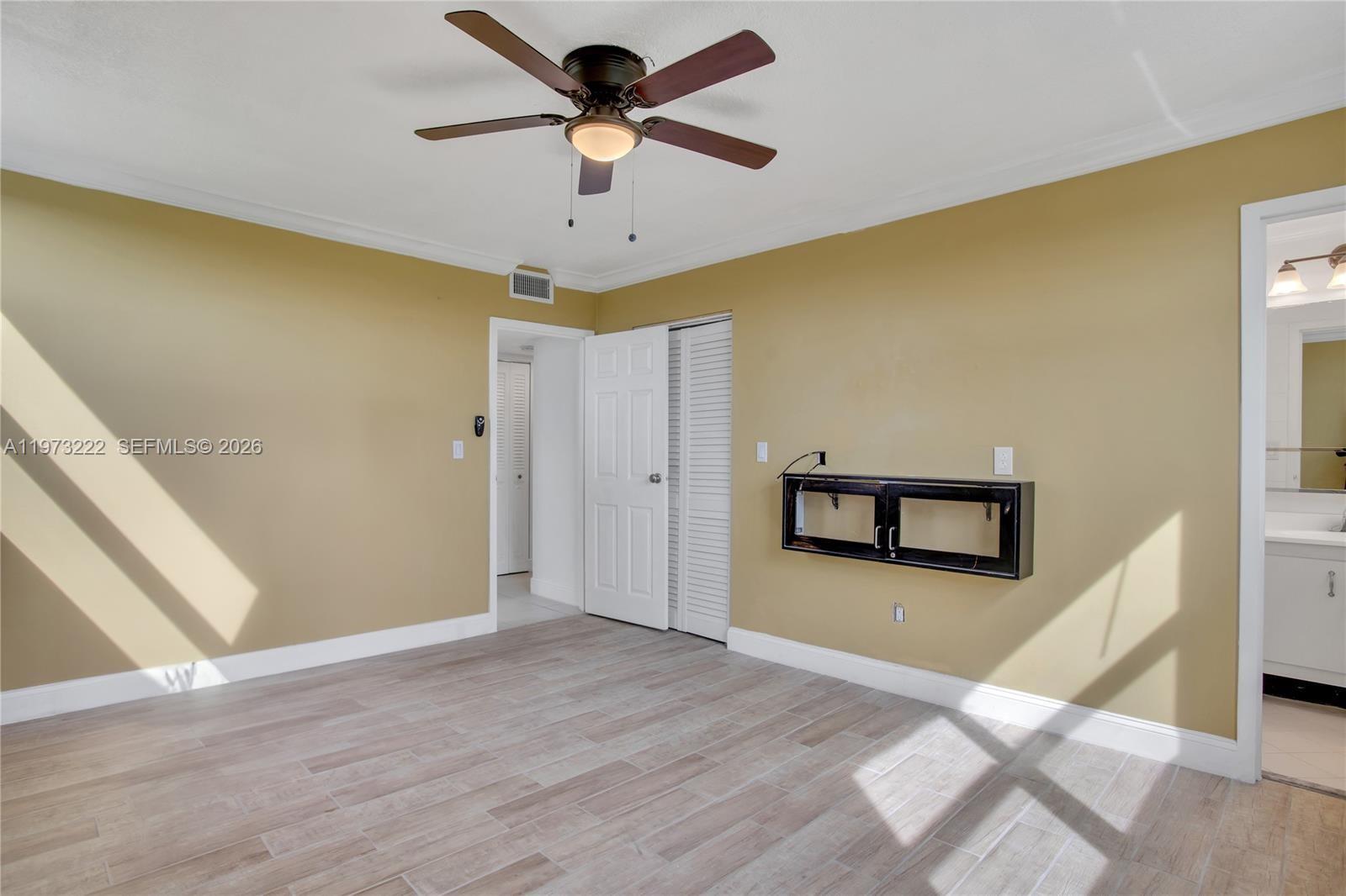 SOMERSET AT LAUDERDALE LA - Residential