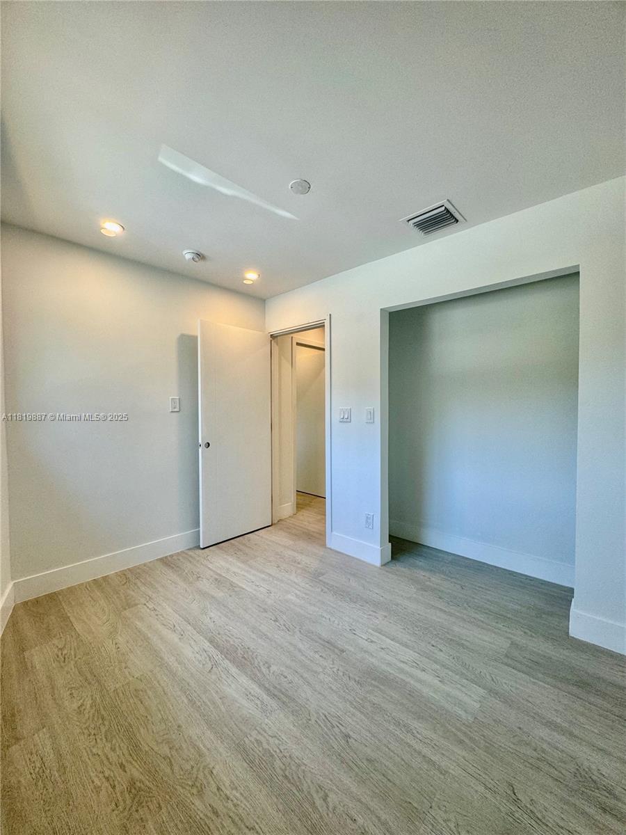 TOWN OF MODELO (DANIA) B- - Residential Lease