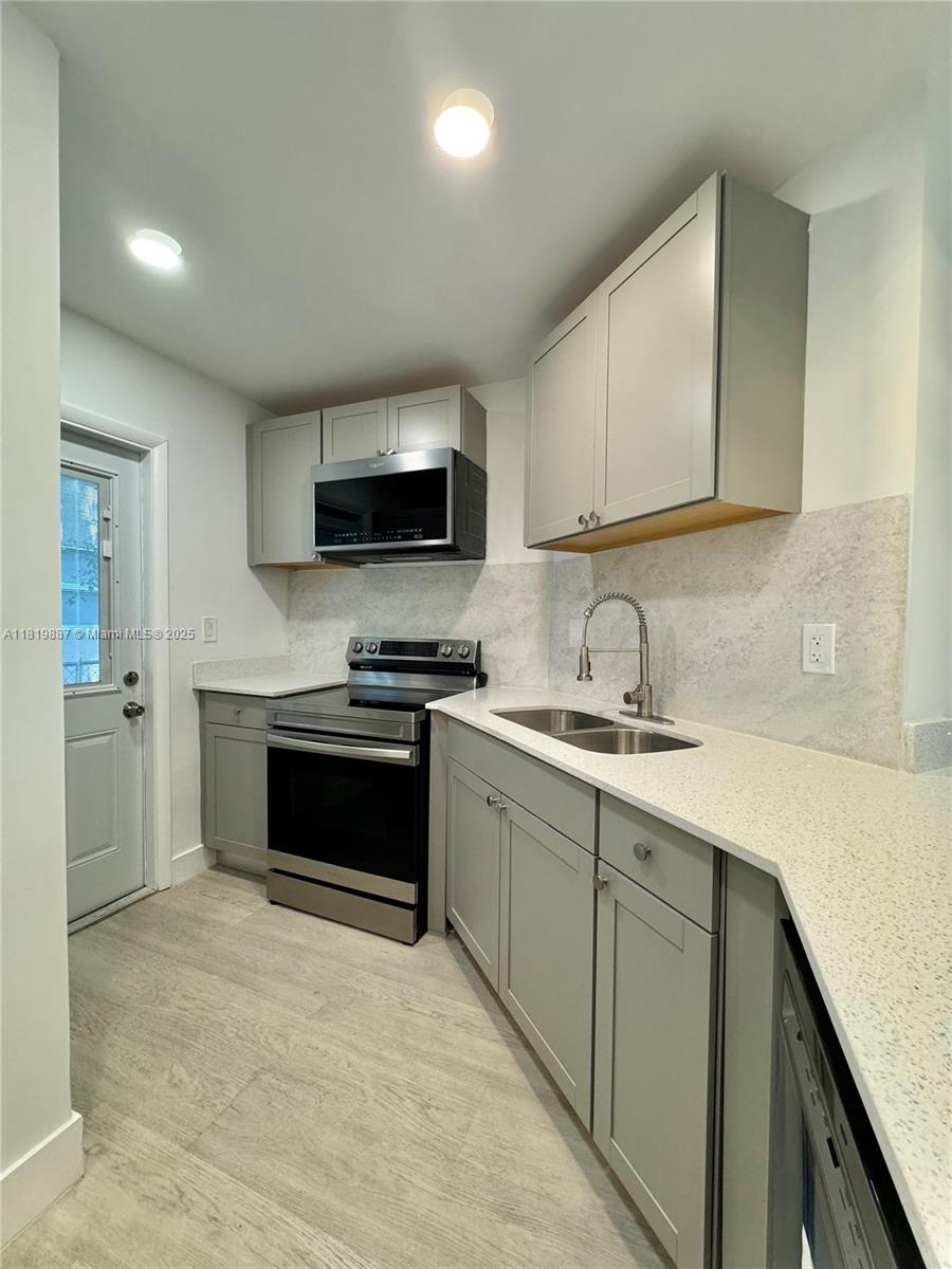 TOWN OF MODELO (DANIA) B- - Residential Lease