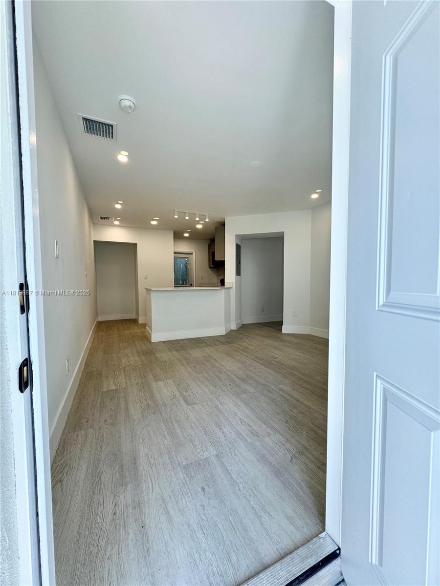 TOWN OF MODELO (DANIA) B- - Residential Lease