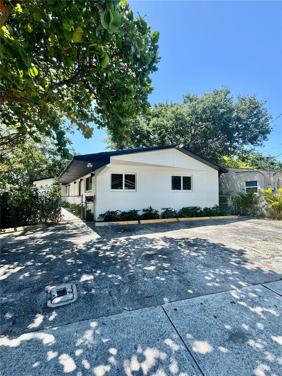 Rental Property at 111 Nw 7th Ave 1, Dania Beach, Miami-Dade County, Florida - Bedrooms: 2 
Bathrooms: 1  - $2,300 MO.